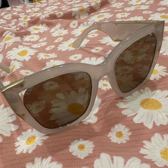 Aldo lavender and gold sunglasses. - Picture 9 of 11